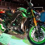 迫力と個性を兼ね備えたカワサキの「Sugomi」デザインを採用するZ1100。