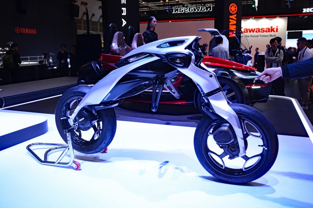 AIを搭載した自立型モデルの「モトロイドラムダ」