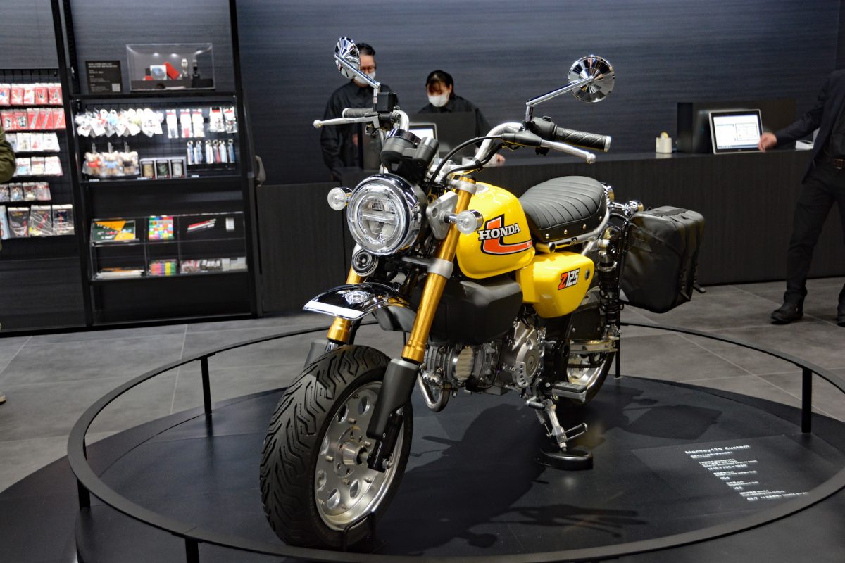 カスタムパーツの組み合わせで自分だけの一台を作ることができるモンキーも展示