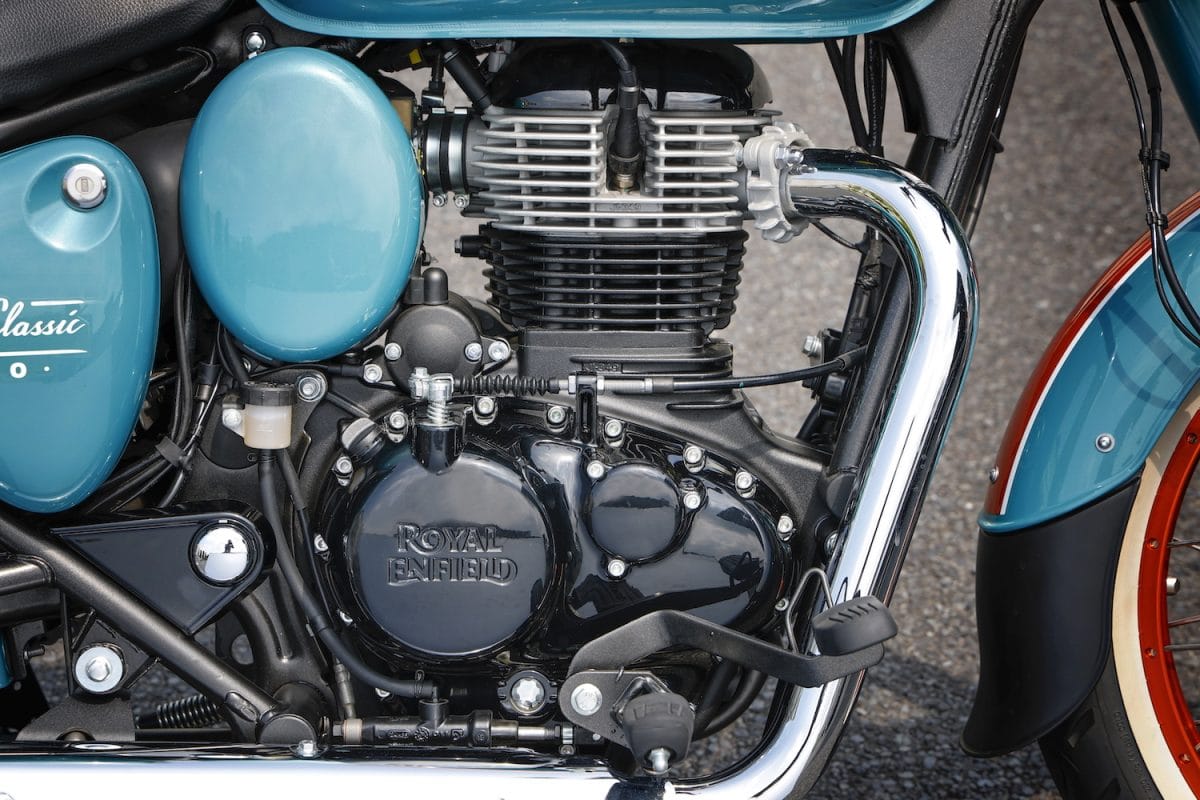 熟成を重ねられた排気量349ccの空冷単気筒SOHCエンジンを搭載