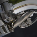 ハンドル下部にはスマートフォン等の充電も可能なUSB-TYPE-Cポートも備える