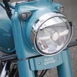 ヘッドライト、ヘッドライト上の2つのパイロットランプもLED