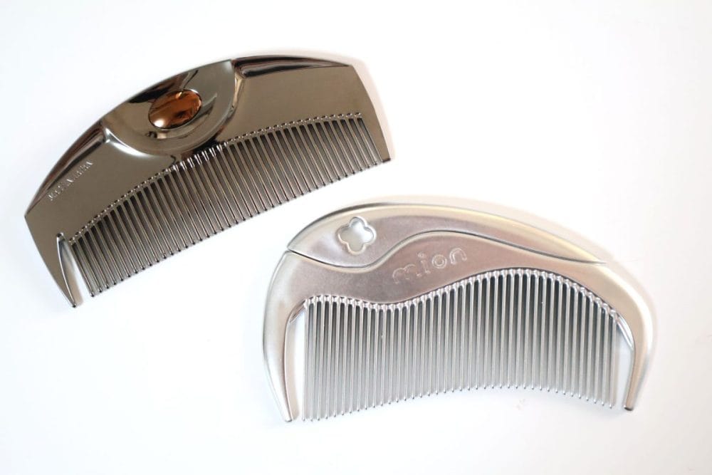 ドンキのヘアブラシシリーズ「mion」とラブクロム　「ツキ プレミアムブラック」を比較