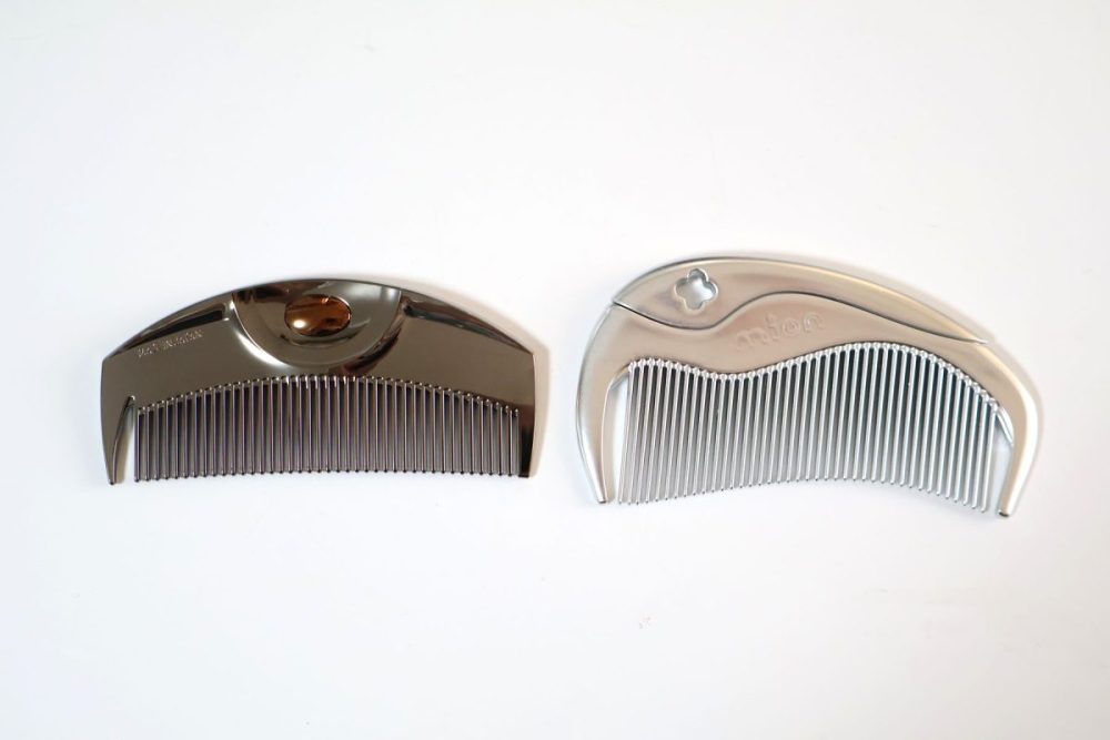 ドンキのヘアブラシシリーズ「mion」とラブクロム　「ツキ プレミアムブラック」を比較