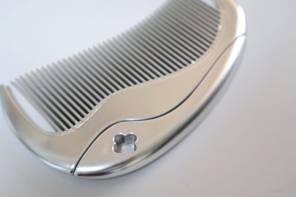 指紋はほぼつかないマットな質感!