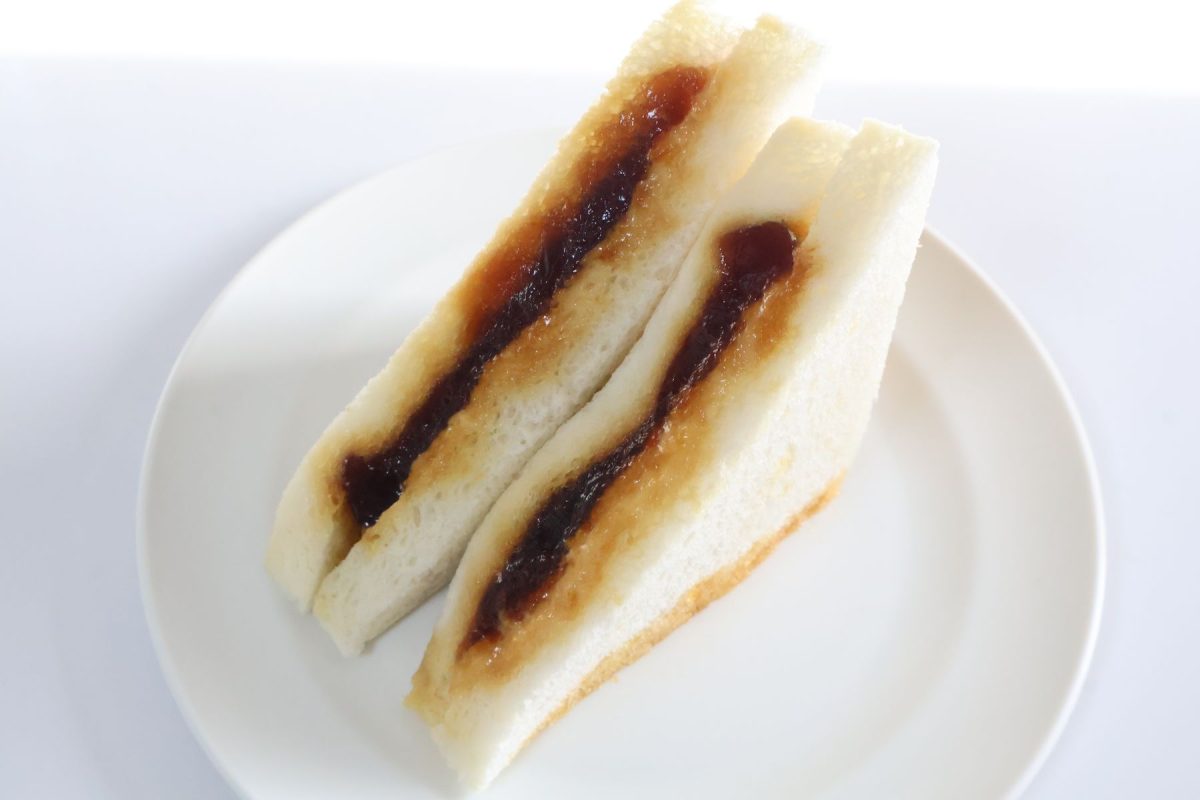 ゼリー状のカラメルとプリンのサンドイッチ