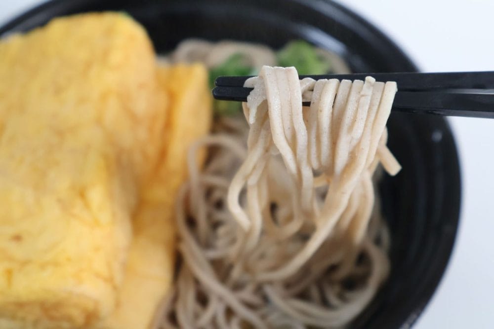 麺は柔らかめですがそれがだし巻き玉子とも合う