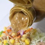 ゆっくりと出てくる、かなり粘度の高いドレッシング