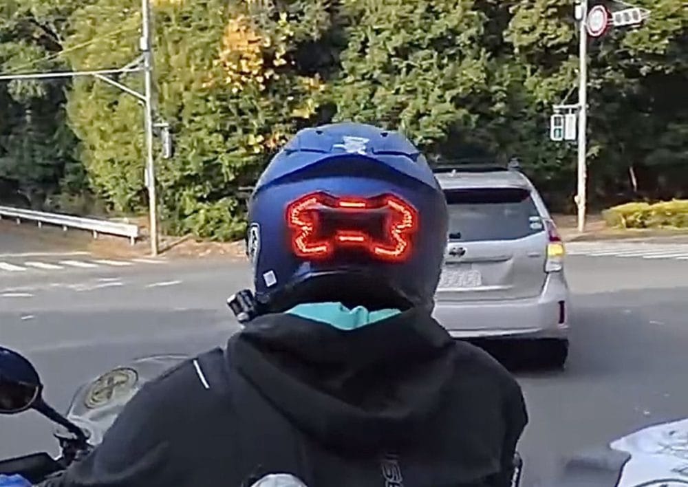 昼間のライドでも十分な発光で存在をアピール