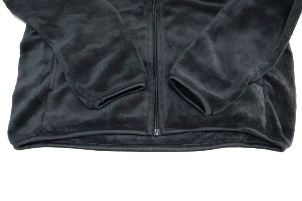 は裾と袖部分がきゅっとすぼまっているのが良い