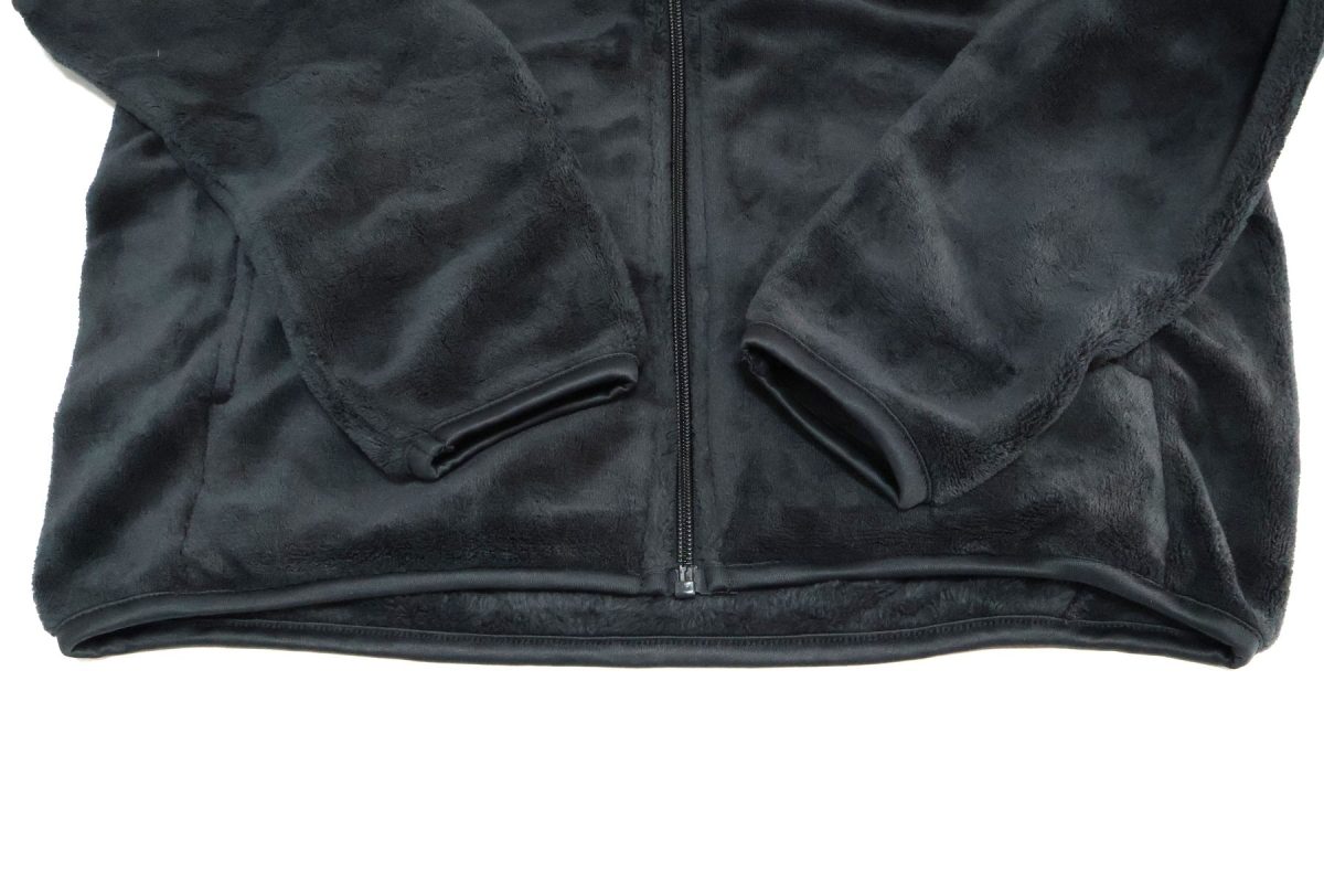 は裾と袖部分がきゅっとすぼまっているのが良い