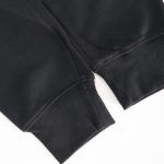 裾がすぼまっている