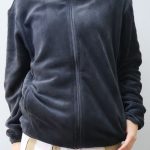 部屋着としても外出時のアウターとしてもどちらもOKなデザイン