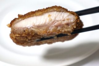 【過去イチ豪華なファミチキ】通常版と18円差の「黒トリュフ味」は買いか?ガチ勢が語る“意外な感想”と最強アレンジ