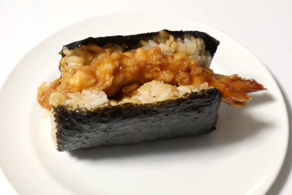 はみ出すほどの海老天が2本も！