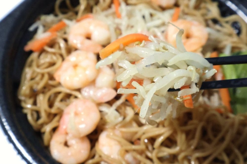 本格的な香りが嬉しい海老上海風焼そば