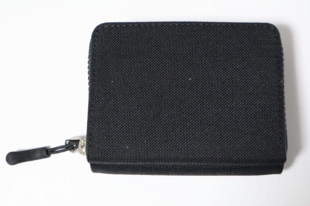 シンプルで誰でも持ちやすいデザイン