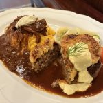 ジューシーなお肉に、カリほくなクラブケーキ……食べ応えも抜群なのが、嬉しいポイント