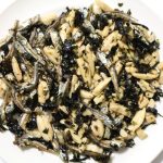 ザバン海苔アーモンド小魚をすべてお皿に出したところ