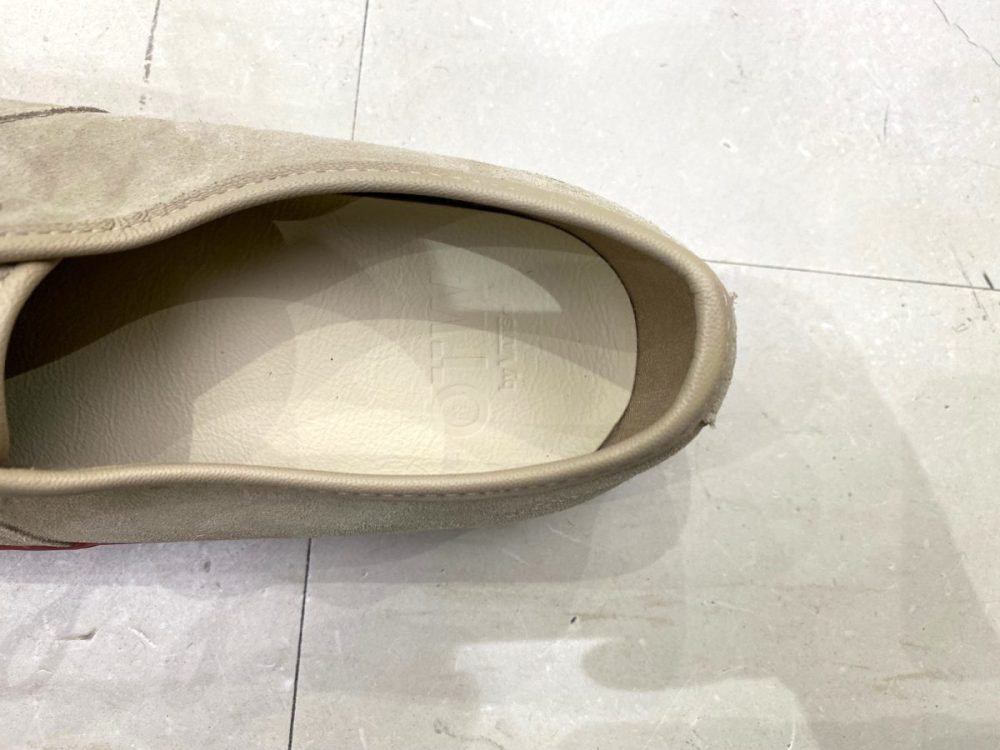 中敷きにはクッション性のあるレザーフットベッドを採用