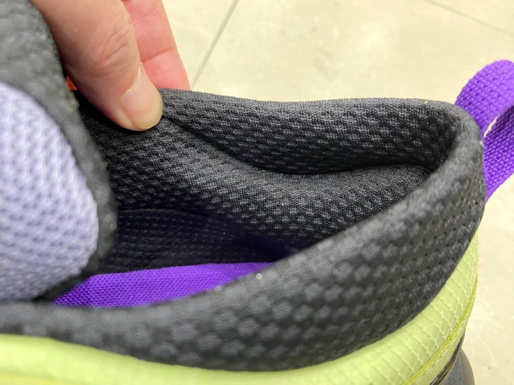 クッション性に優れたソックライナーが足裏の疲労を和らげ、長距離でも快適さが続く