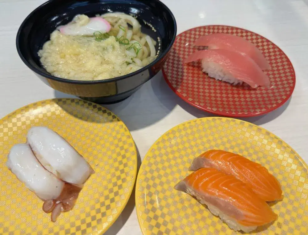 第3位 【物価高の救世主現る】ラーメン・うどんが“衝撃の90円”!? 魚べいの家計応援キャンペーンが激アツ!「最強のワンコインランチセット」を組んでみた