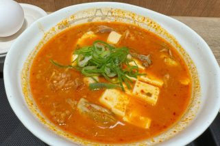 【松屋1000円超えの正直レビュー】新作「牡蠣入り牛豆腐キムチチゲ」は300円アップの価値アリか？