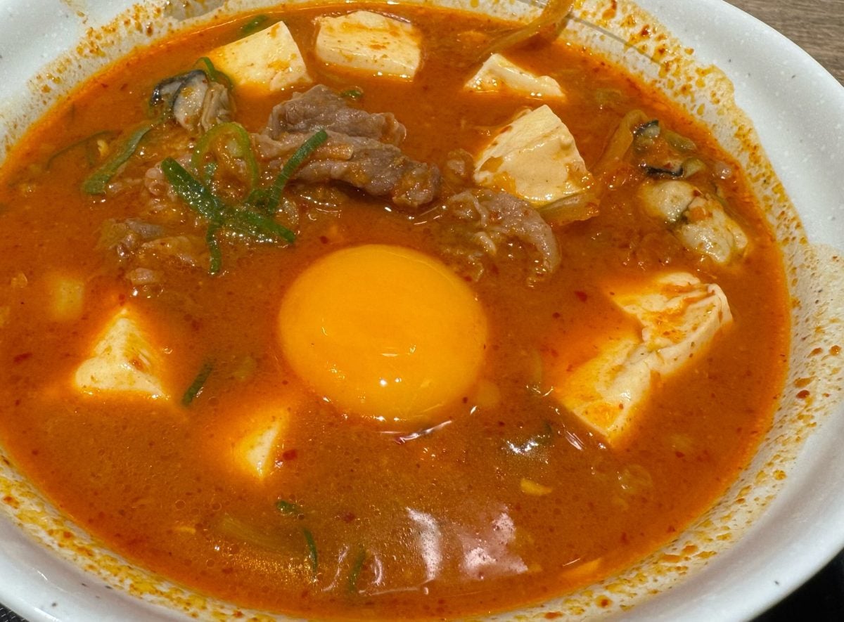 玉子を落として味変も