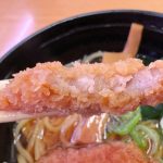 まぐろカツの旨みがスープに溶け込んで、食べ進めるごとに味の変化を感じるのも高ポイント！
