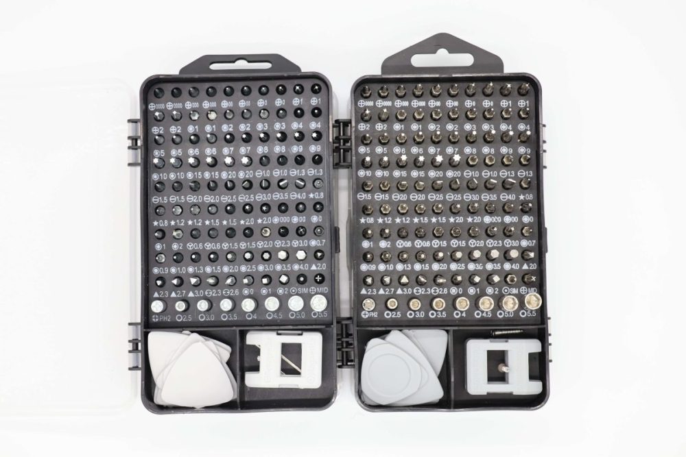 「115-in-1 精密ドライバーセット」左はHaulの87円のモノ、右は以前買った680円のモノ。めちゃめちゃ似ている…