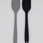 「シリコンヘラ 6点セット(食品グレード・87円)」 左はHaulの87円のモノ、右はダイソーのスパチュラ(ミニ)