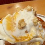 トッピングされているキャラメルソースはソフトクリームとも相性抜群！