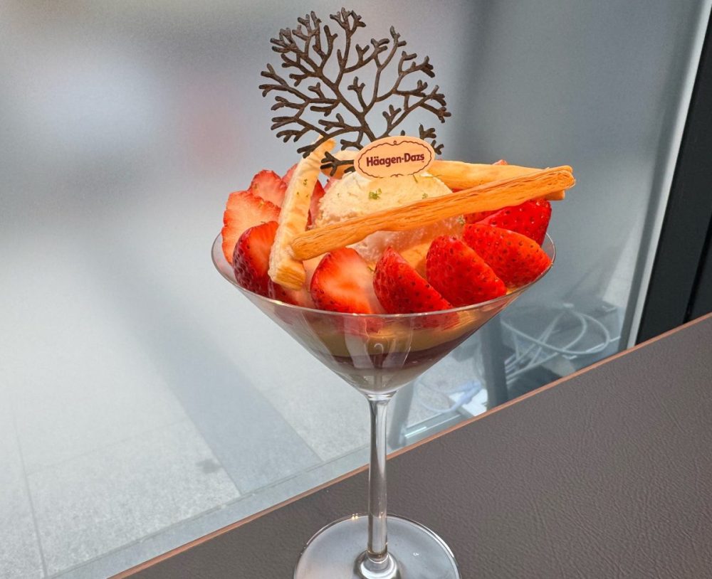 苺のナポレオンパフェ