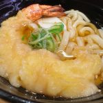 お椀からはみ出そうな大海老天！