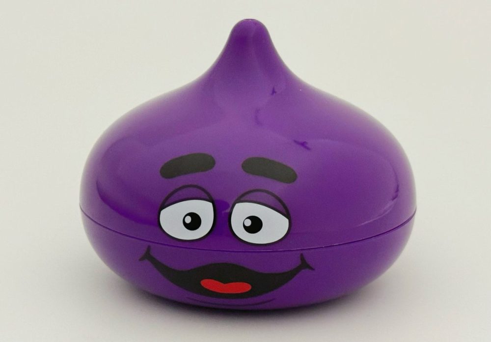 なんとも言えない表情とこのスライムの形が妙にマッチしていて可愛らしい