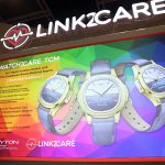 現地で見つけた興味深い時計や素材をお届け