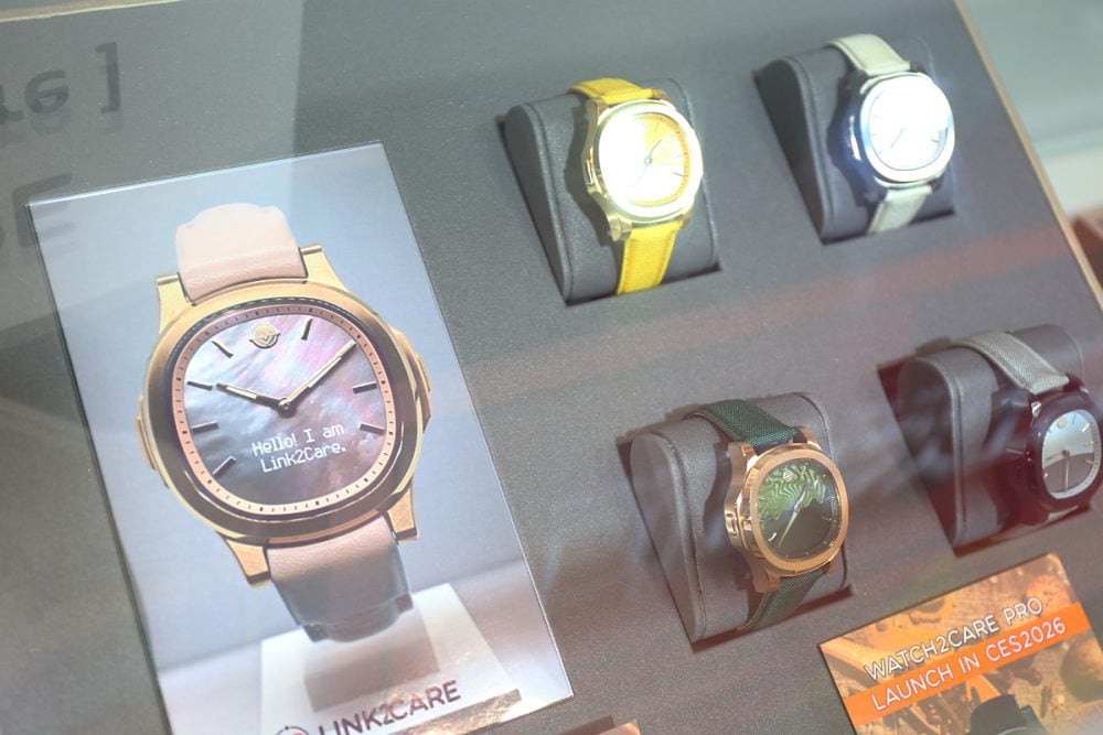 アナログの針とデジタルの液晶モニターを組み合わせたハイブリッドタイプ