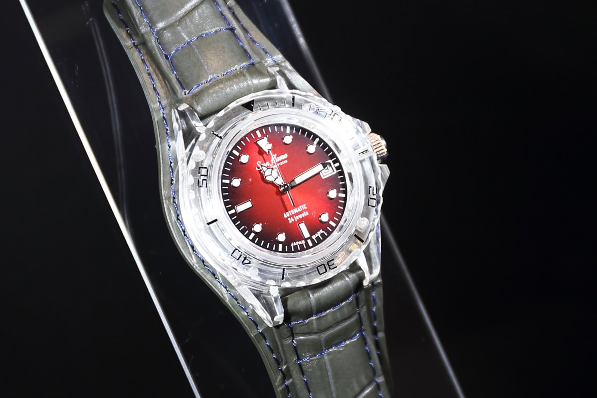 ケースにサファイアクリスタルを使ったモデル