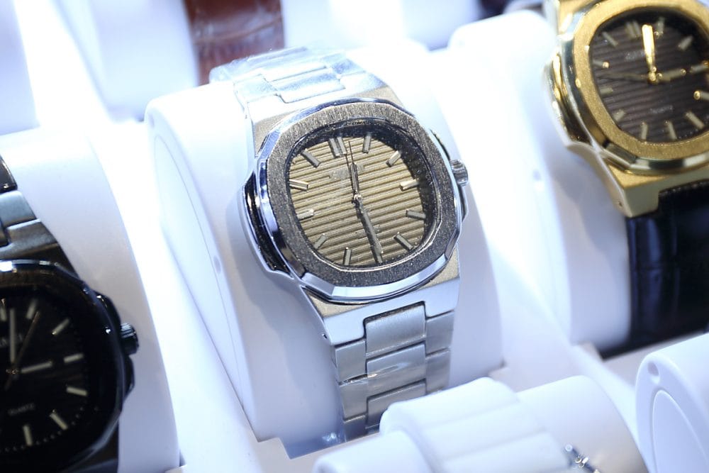 完成時計をOEMしているメーカーも