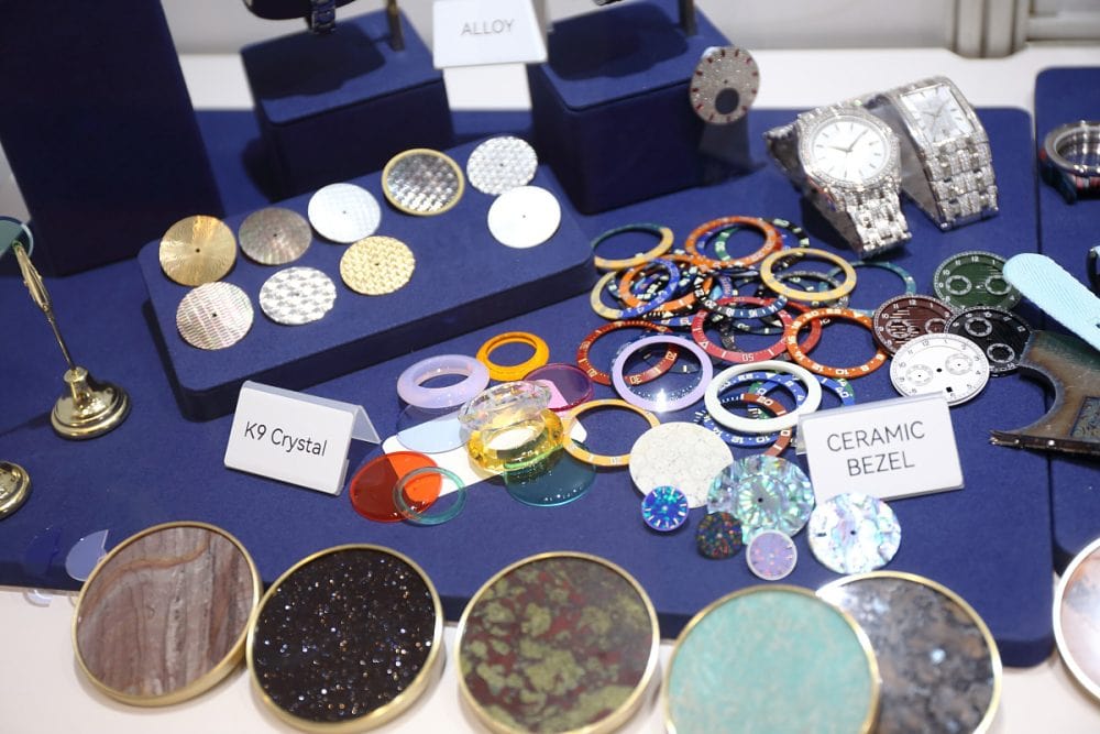 セラミックベゼルやK9クリスタルガラスを売りにしたメーカー