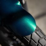 フロントの印象をスッキリとさせるミニマムなフロントフェンダー