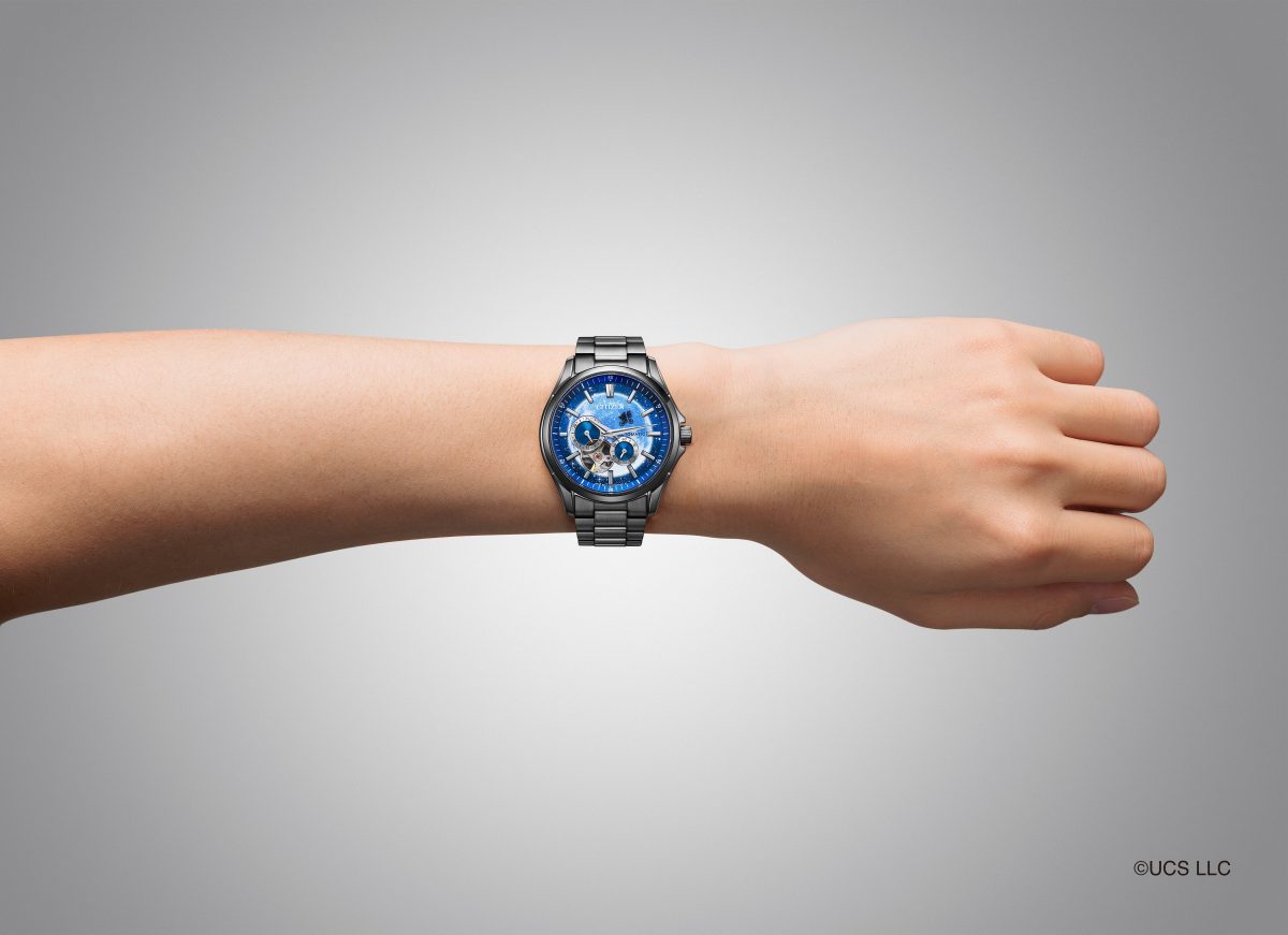 文字盤にはインクジェット技術を生かして月のディテールが丹念に描写