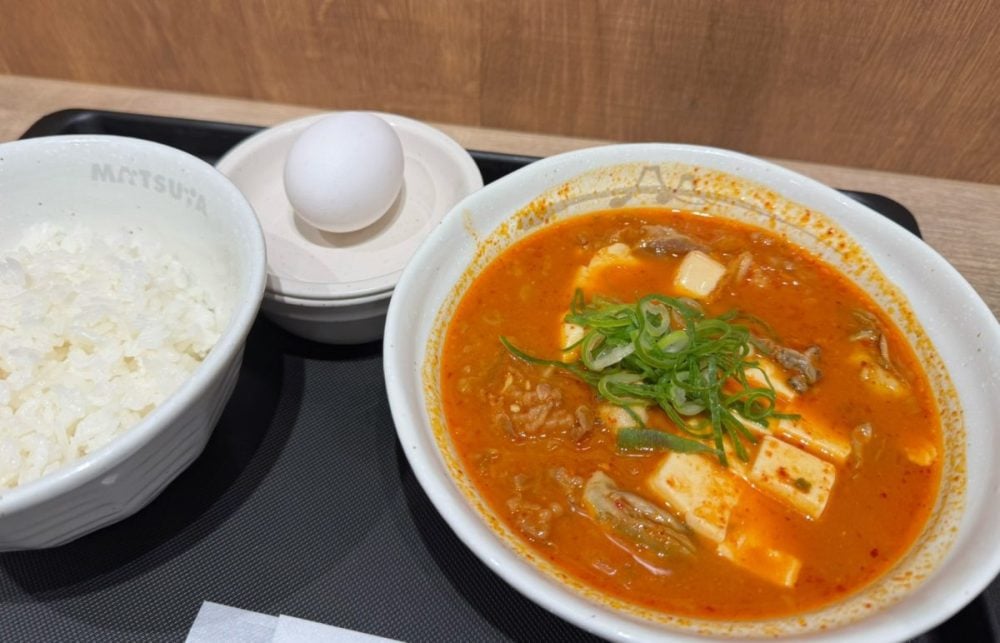 牡蠣入り牛豆腐キムチチゲ