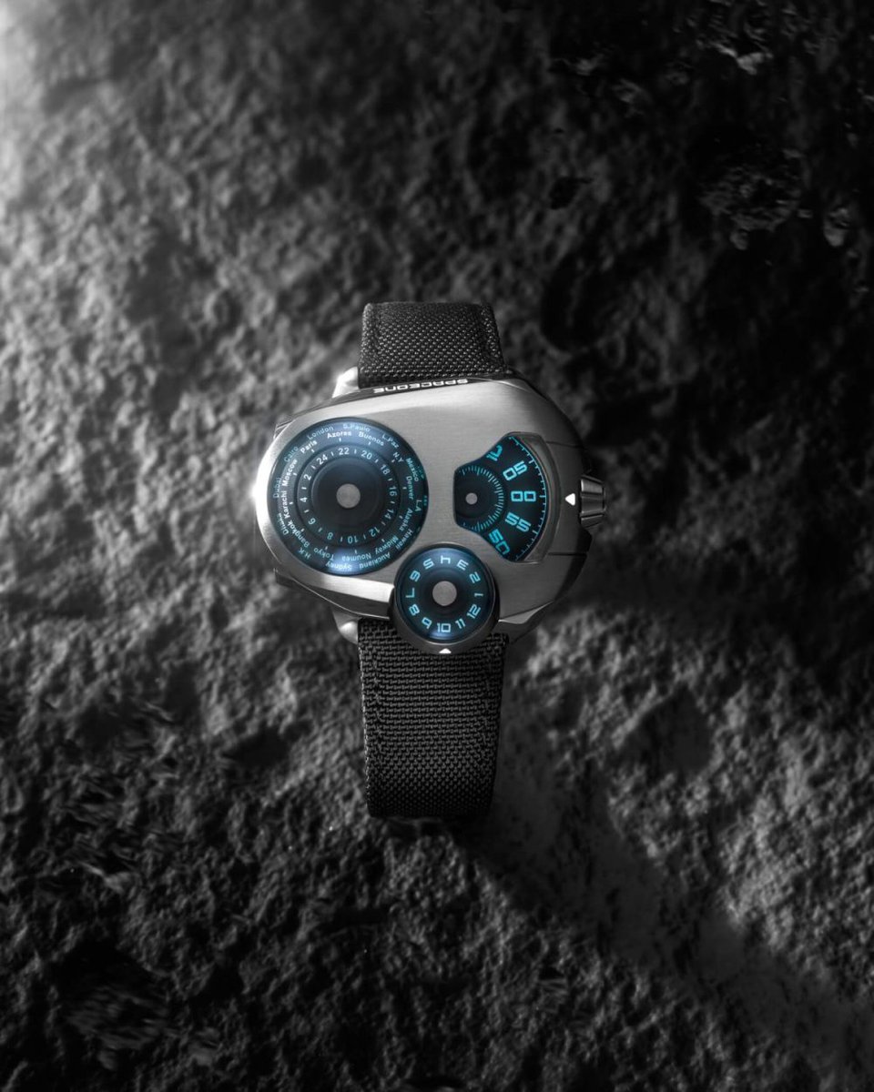 スペースワン「ワールドタイマー」￥539,000／52.7× 41.9㎜／3気圧防水／パワーリザーブは 38時間／3色展開／世界限定200本