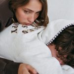 【マッドハッピー×レイカーズ】NBAチームとのコラボレーションを日本初展開!フーディとキャップの2アイテムをローンチ