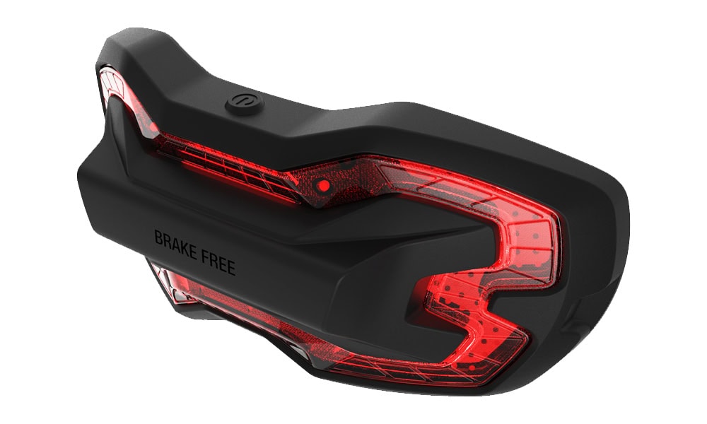 幅広いヘルメットにマッチするモダンでスポーティなデザイン