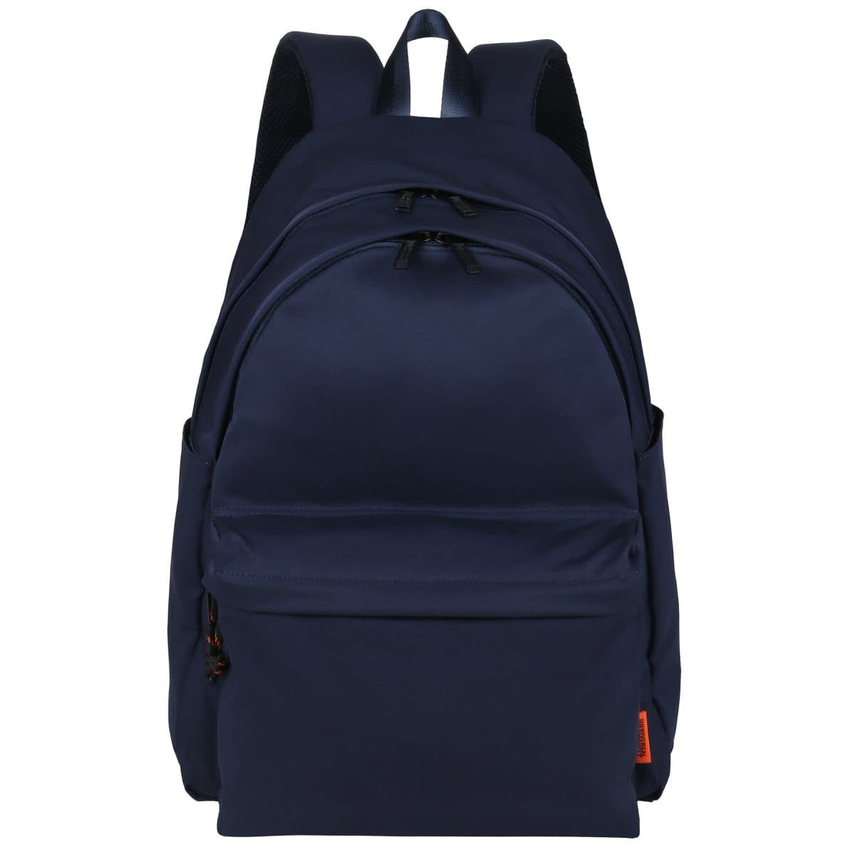 スッキリとしたフォルムながら、余計な装飾やディティールが無いため、高級さを感じる良デザイン