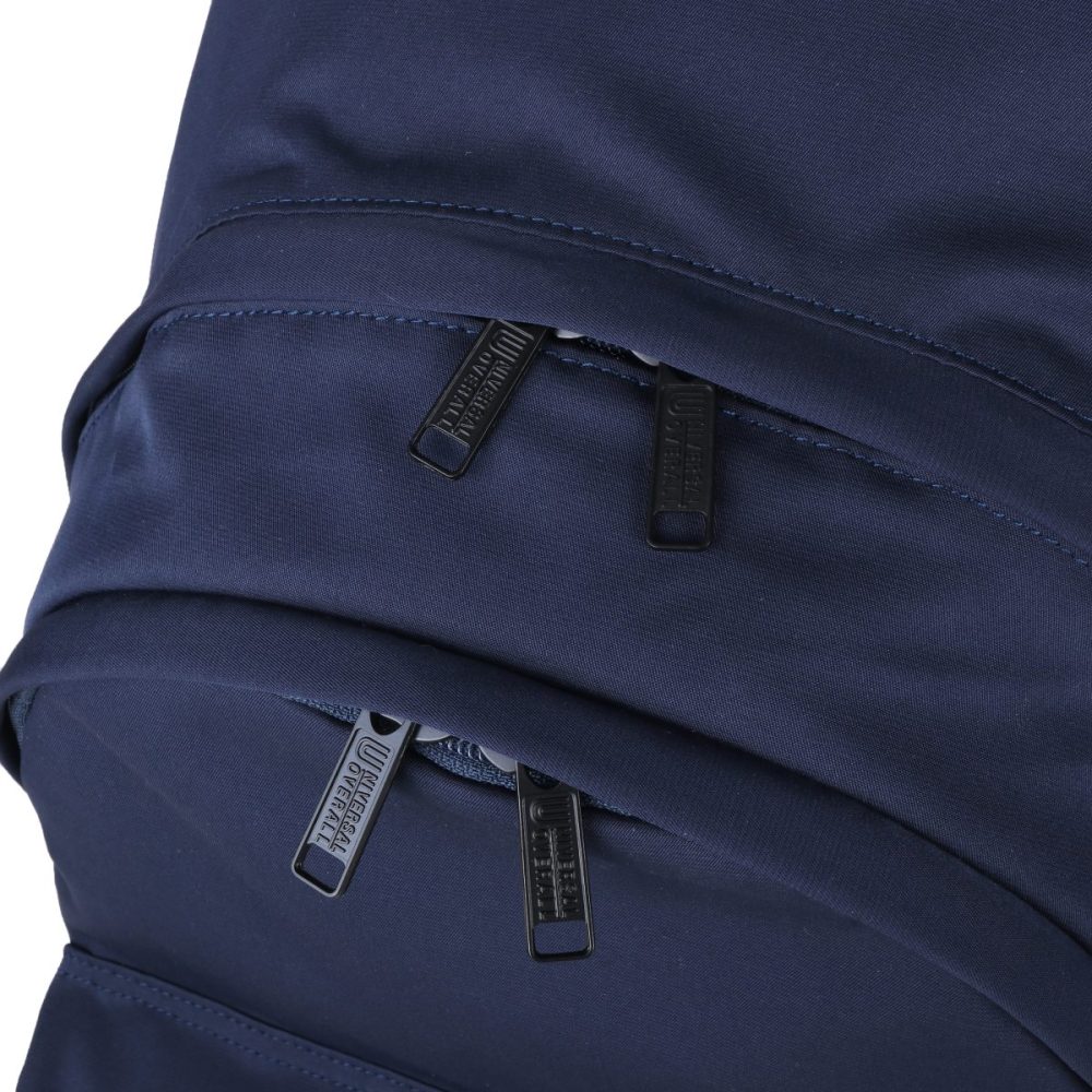 スタイリッシュな見た目なのに、２層構造になっており収納力も豊富