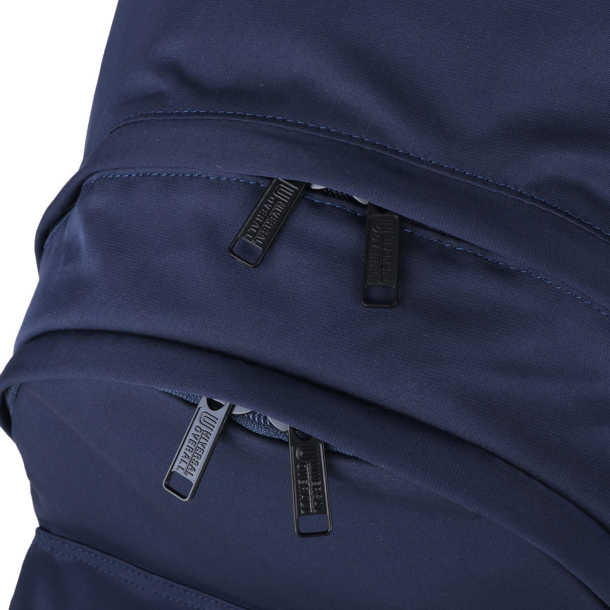 スタイリッシュな見た目なのに、２層構造になっており収納力も豊富