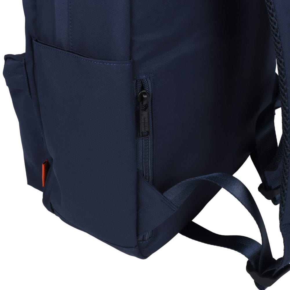 定期入れなどで活躍しそうなポケット